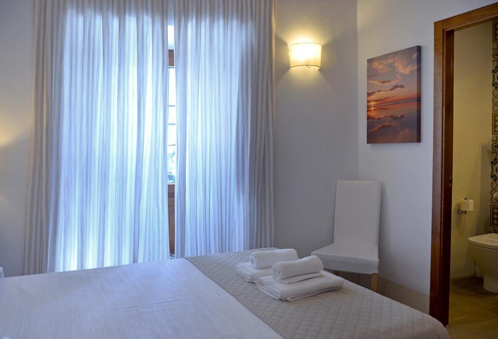 Hostal La Fonda โกนิล เด ลาฟรอนเตรา ภายนอก รูปภาพ